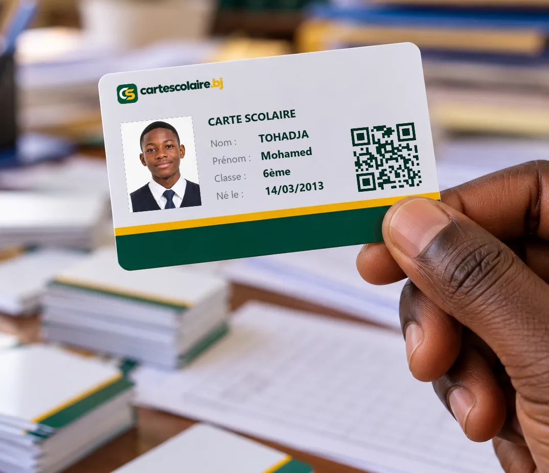 Main tenant une carte scolaire